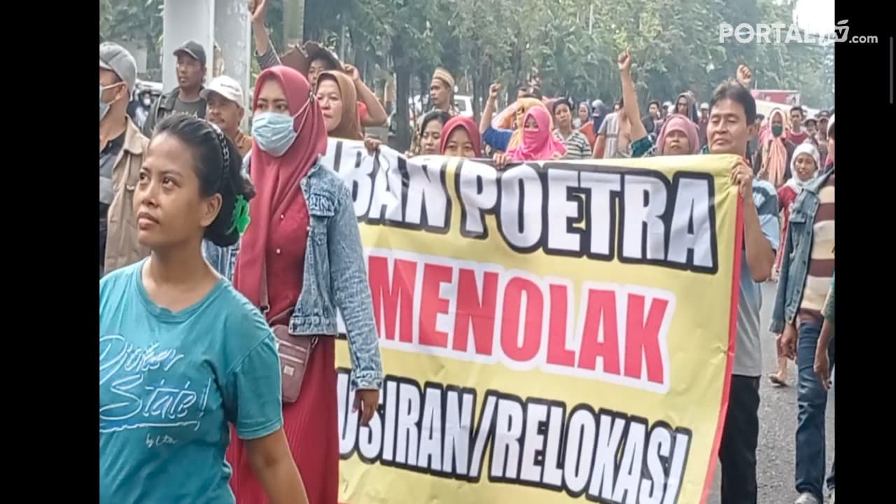 Unjuk Rasa Pedagang Pasar Larangan Tolak Relokasi