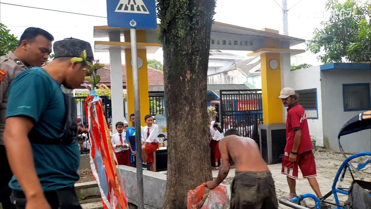 ODGJ Ngamuk, Seorang Tukang Becak Terluka