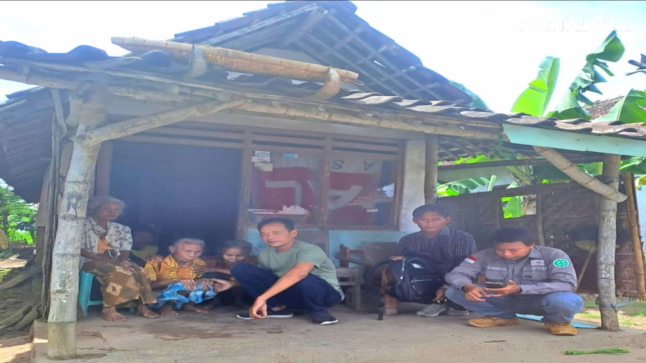 Rumah Dua Janda Direnovasi Warga