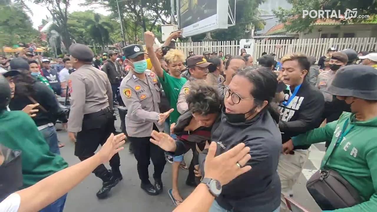 Gelar Aksi Usut Tuntas Dan Revolusi PSSI, Dua Demonstran Jadi Amuk Massa