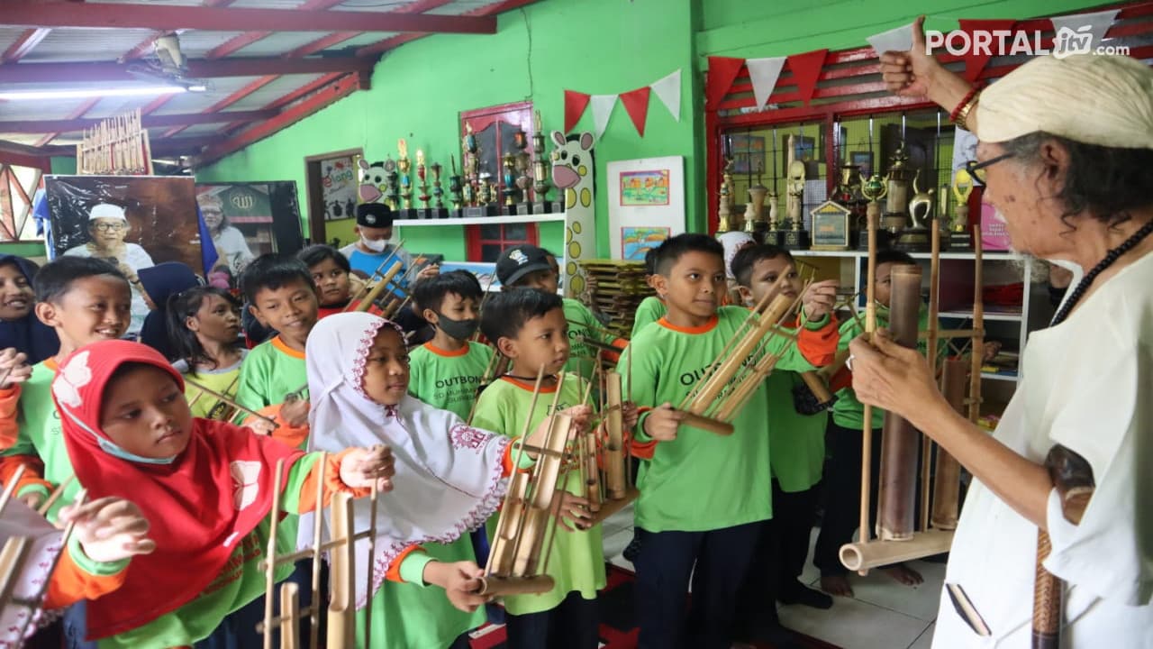 Ajarkan Seni Angklung Sejak Dini