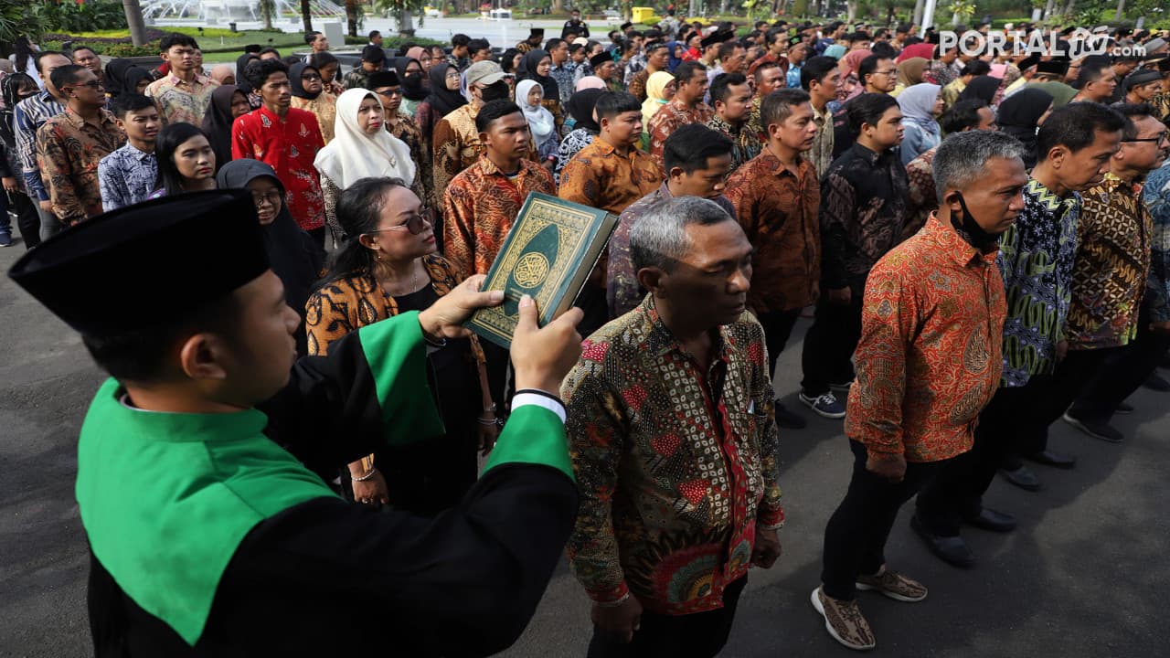 Ratusan PPS Pemilu 2024 Resmi Dilantik Di Balai Kota Surabaya