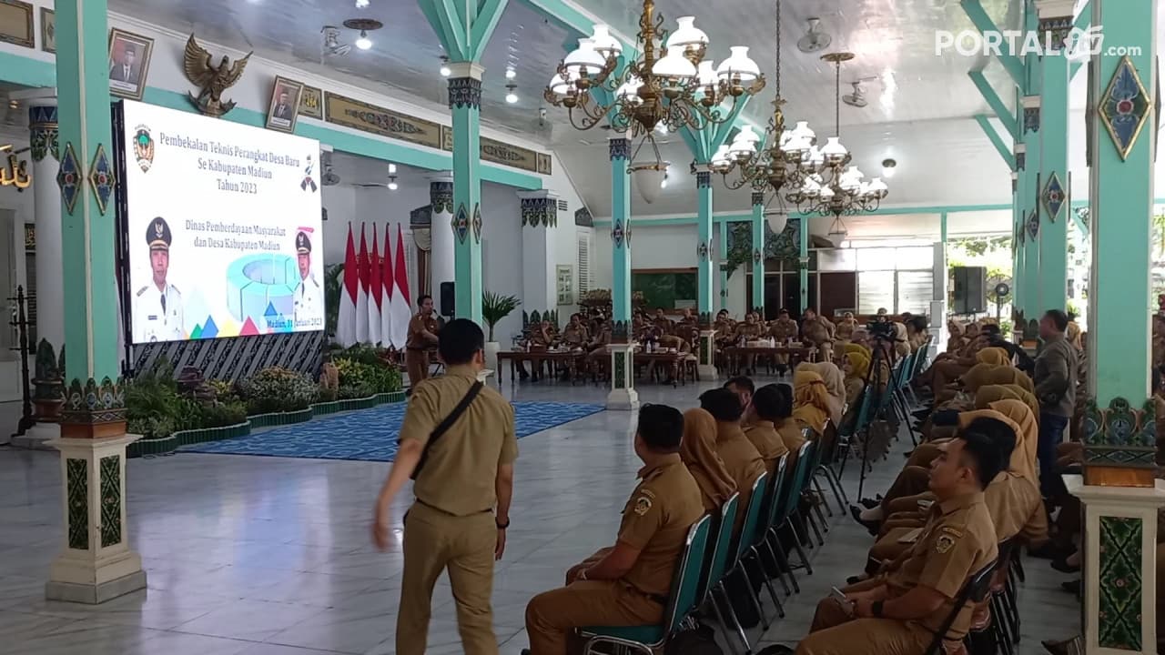 Seorang Perangkat Desa Ditegur Bupati Saat Pembekalan Tupoksi 