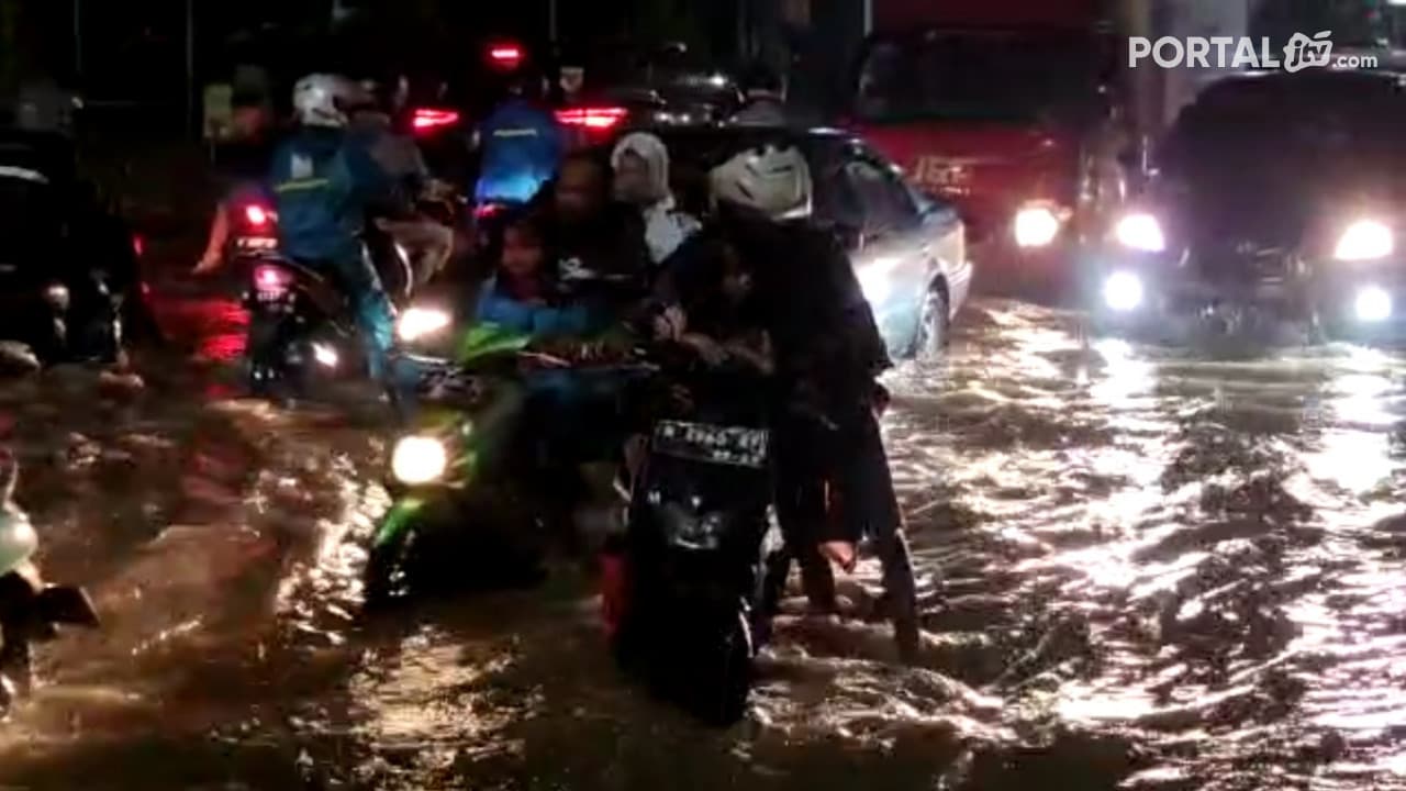 Banjir Rendam Ratusan Rumah, Anak-anak dan Lansia dievakuasi