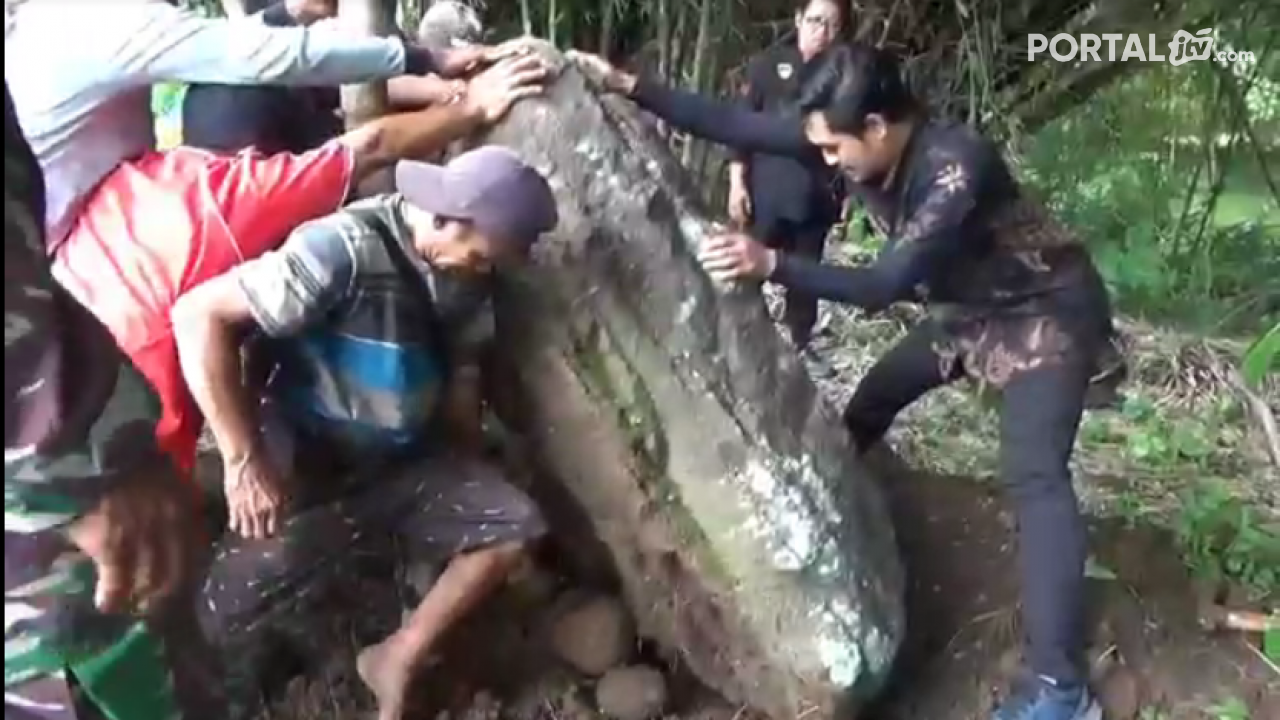 Warga Madiun Temukan Batu Kangkang Berumur 3000 Tahun