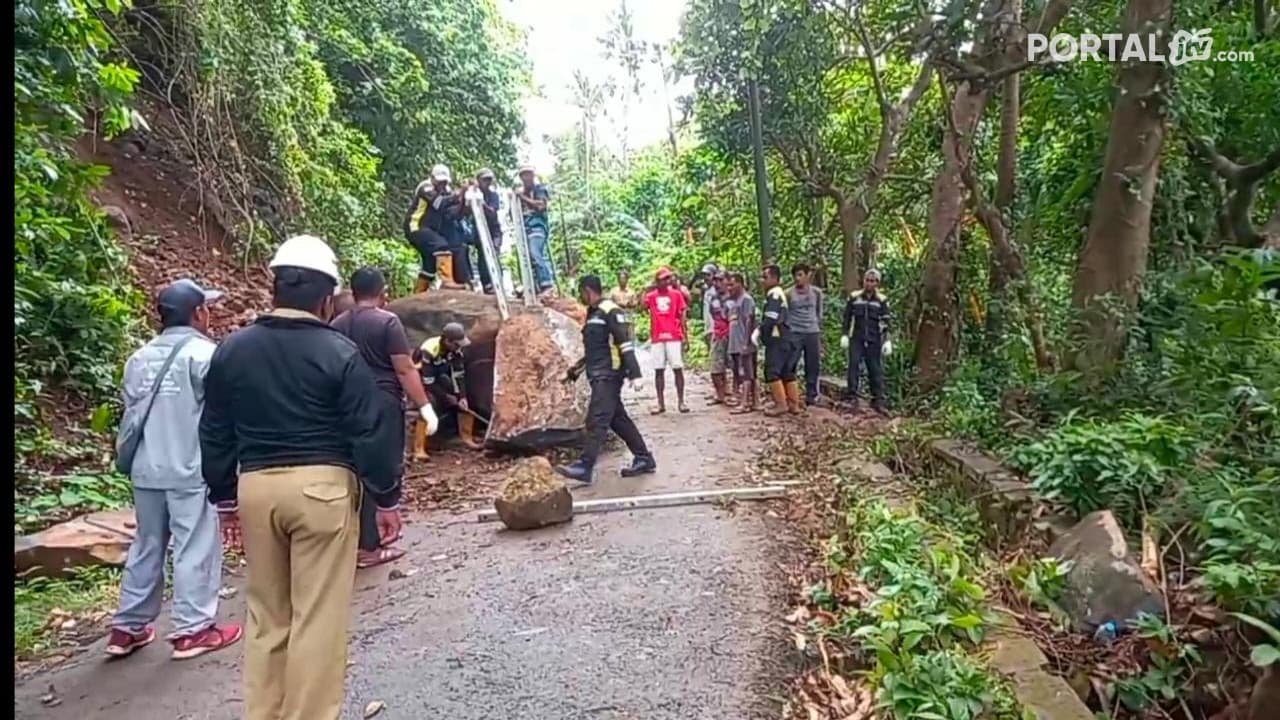 Longsor di Bukit Batu Susun Akses Menuju Bandara Harun Tohir Terganggu 