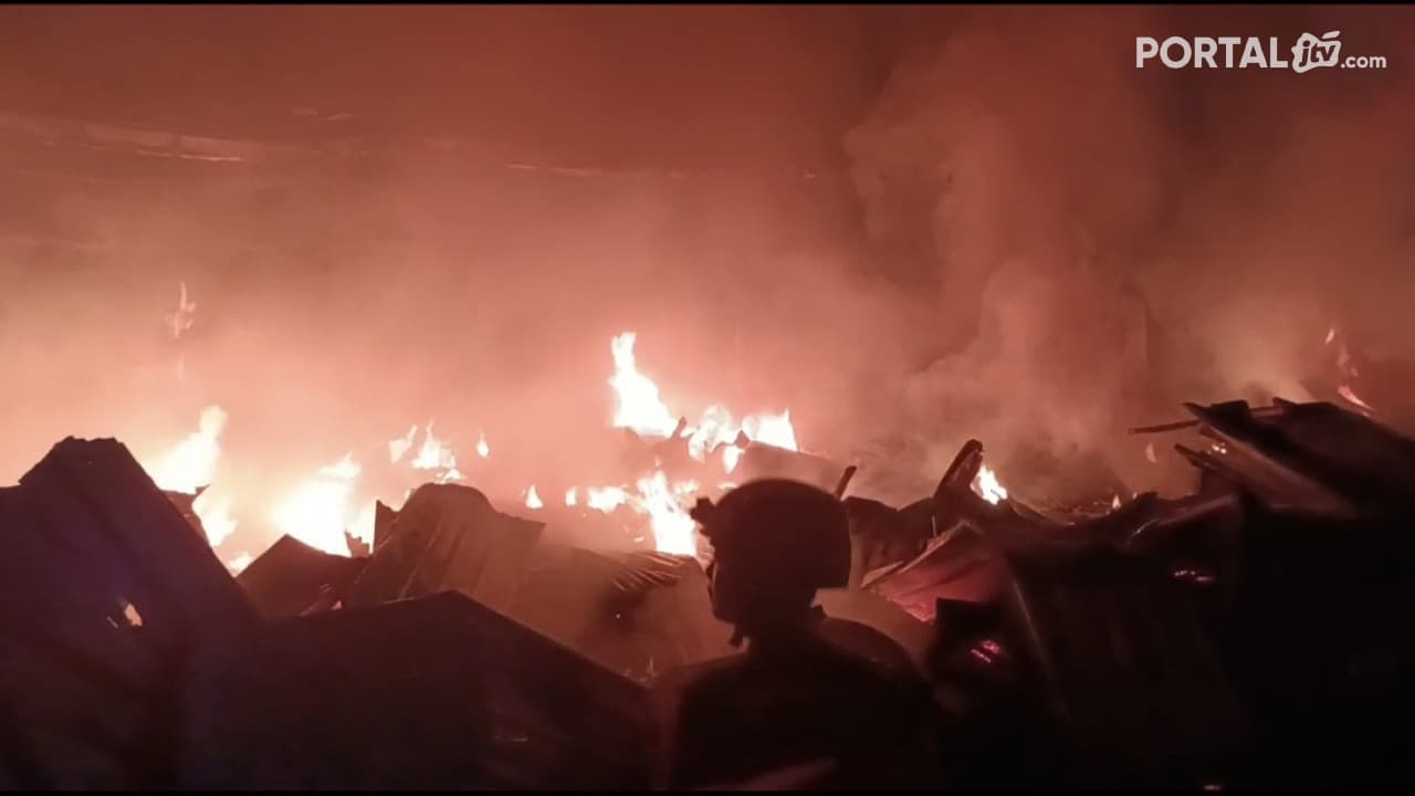 70 Kios Pasar Karangketug Pasuruan, Terbakar.