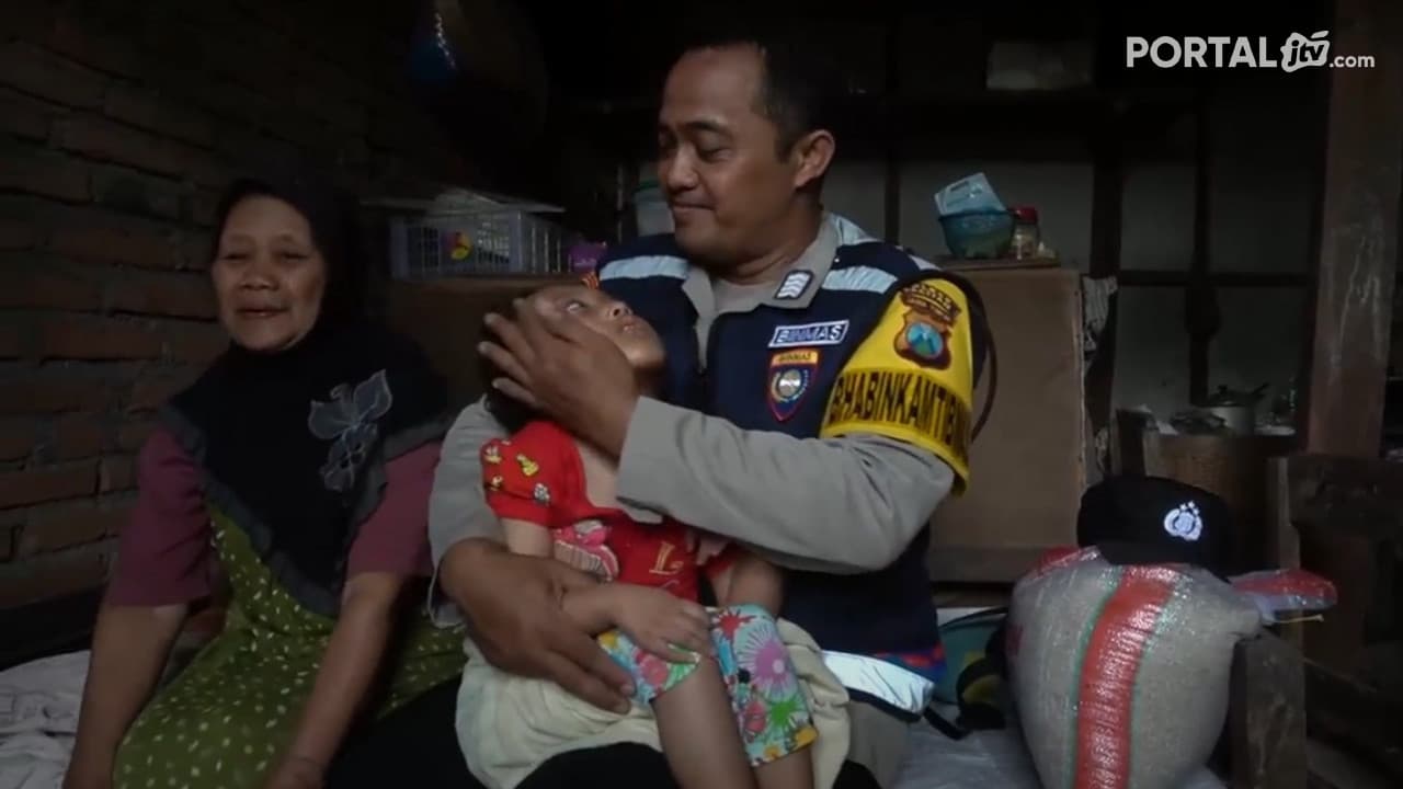 Sosok Polisi di Pacitan yang Gemar Merawat Penyandang Disabilitas