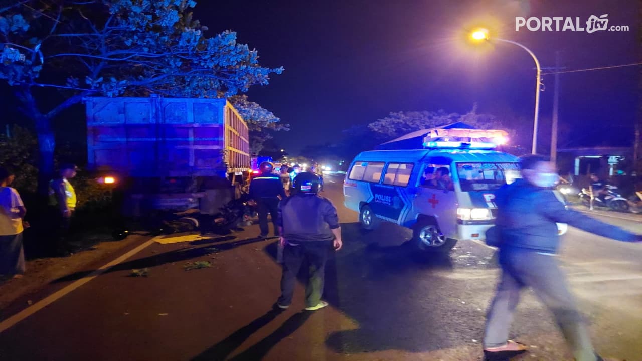 Anggota Polisi Meninggal Usai Tabrak Truk Parkir di Jalur Pantura Tuban