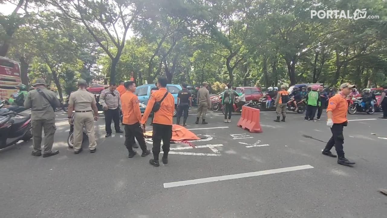 Naas, Seorang perempuan Pengendara Motor Tewas Dilindas Ban Truk Skywalker Dishub Surabaya