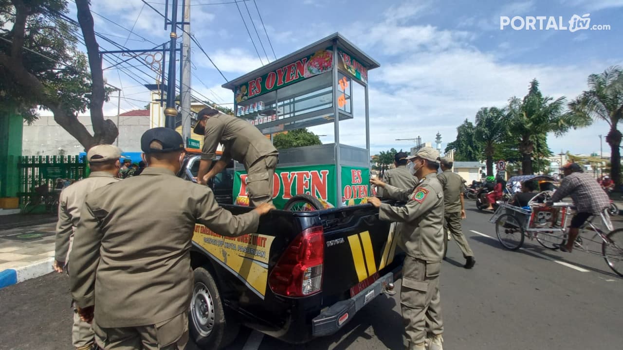 Mokong, Gerobak PKL Diangkut Satpol PP