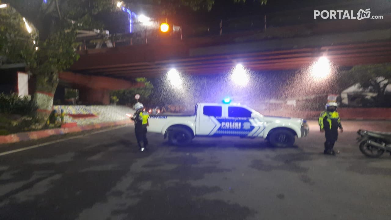 Hewan Klaper Kepung Jembatan Gajah Mada Kota Mojokerto