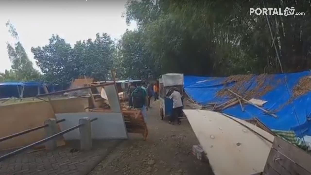 Jadi Arena Mesum, Pemkab Madiun Bongkar Puluhan Lapak Di Pasar Muneng