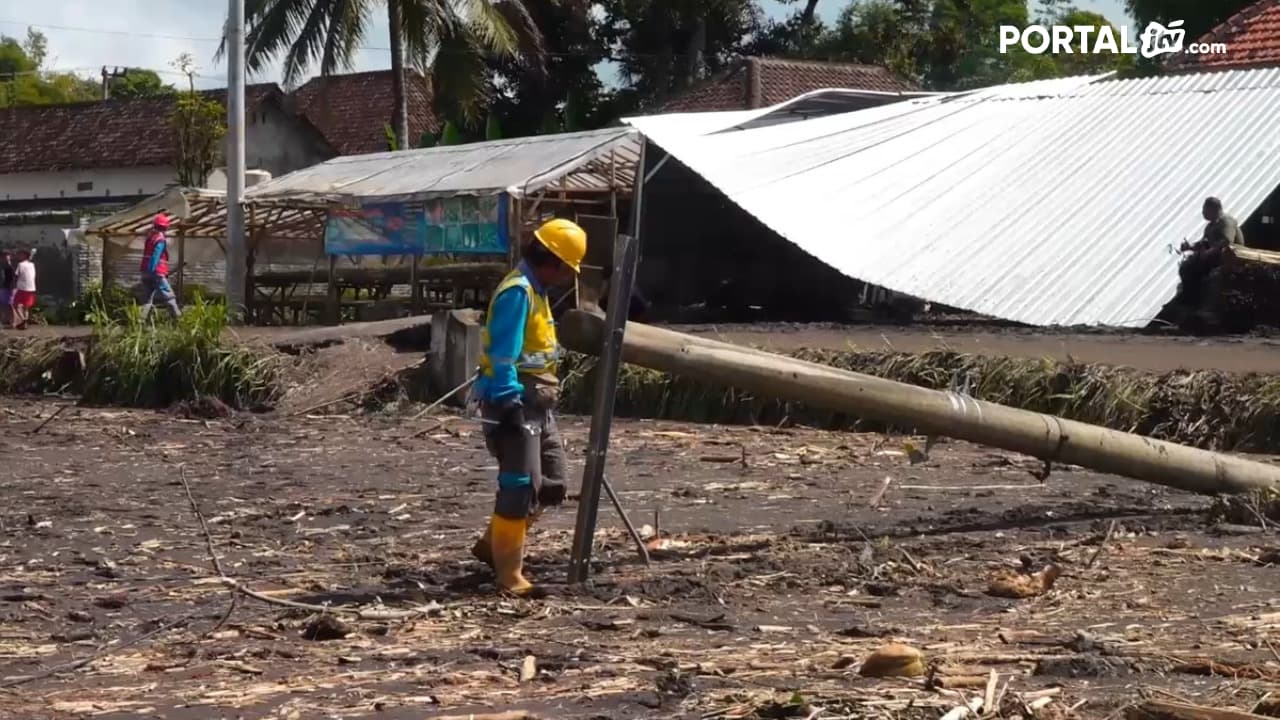 12 Tiang Listrik Hanyut Terbawa Banjir Lahar Semeru, 34 Ribu Lebih Pelanggan PLN Terdampak