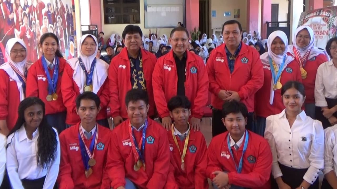 Dua Tim Siswa SMAN 10 Surabaya Ikuti Kompetisi Karya Ilmiah Di Korea Selatan