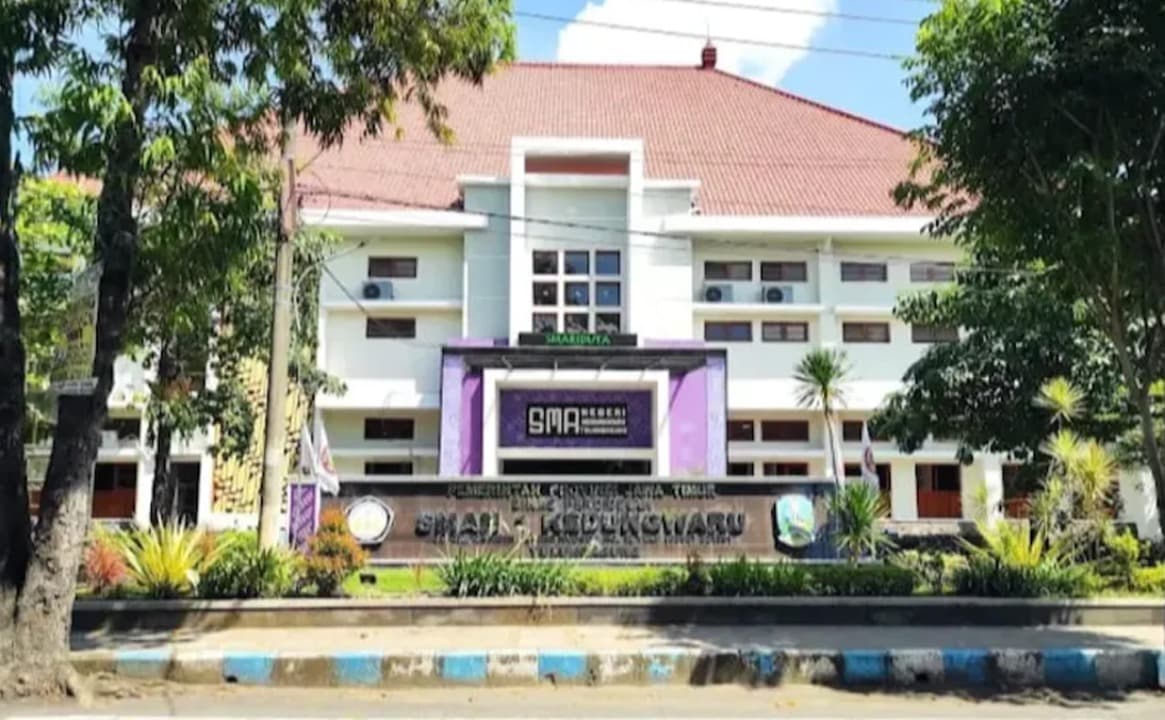 Buntut Penjualan Seragam, Dindik Jatim Copot Kepala Sekolah SMAN 1 Kedungwaru Tulungagung