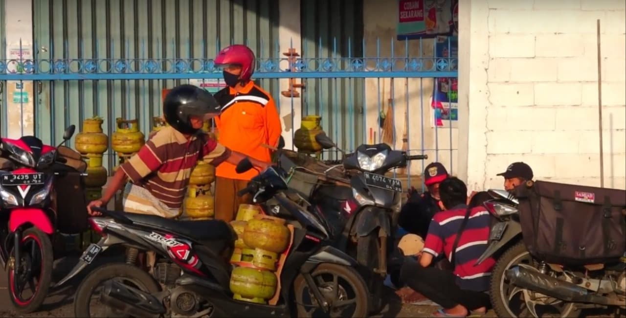 Nestapa Elpiji Langka, Warga Rela Antri Jam 3 Pagi