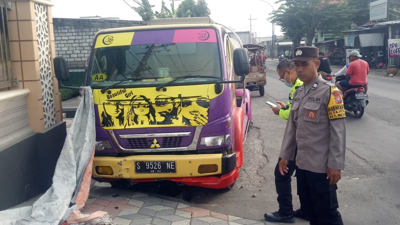 Antar Anak ke Sekolah, Ibu dan Anak Tewas Ditabrak Truk Tangki