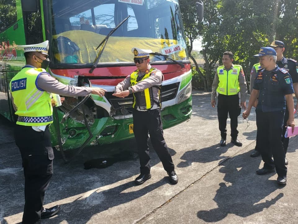 Korban Kecelakaan Beruntun di Purwodadi Pasuruan, 2 Pelajar Tewas, 4 Luka-Luka