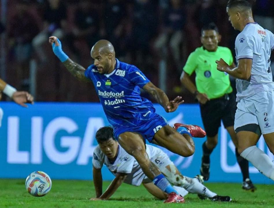 Pemain Terkena Kartu Merah, Persik Kediri Kalah Lawan Persib Bandung