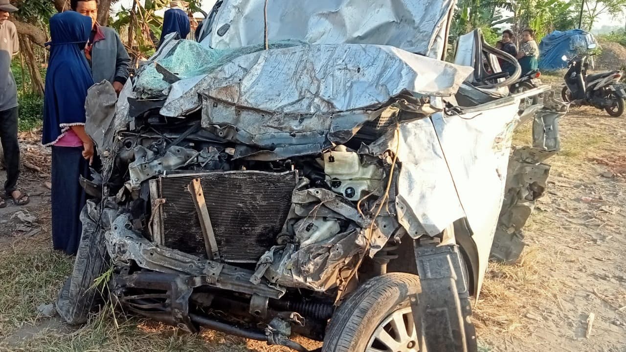 KA Dhoho Tabrak Mobil di Jombang, 6 Orang Tewas, 2 Luka Berat