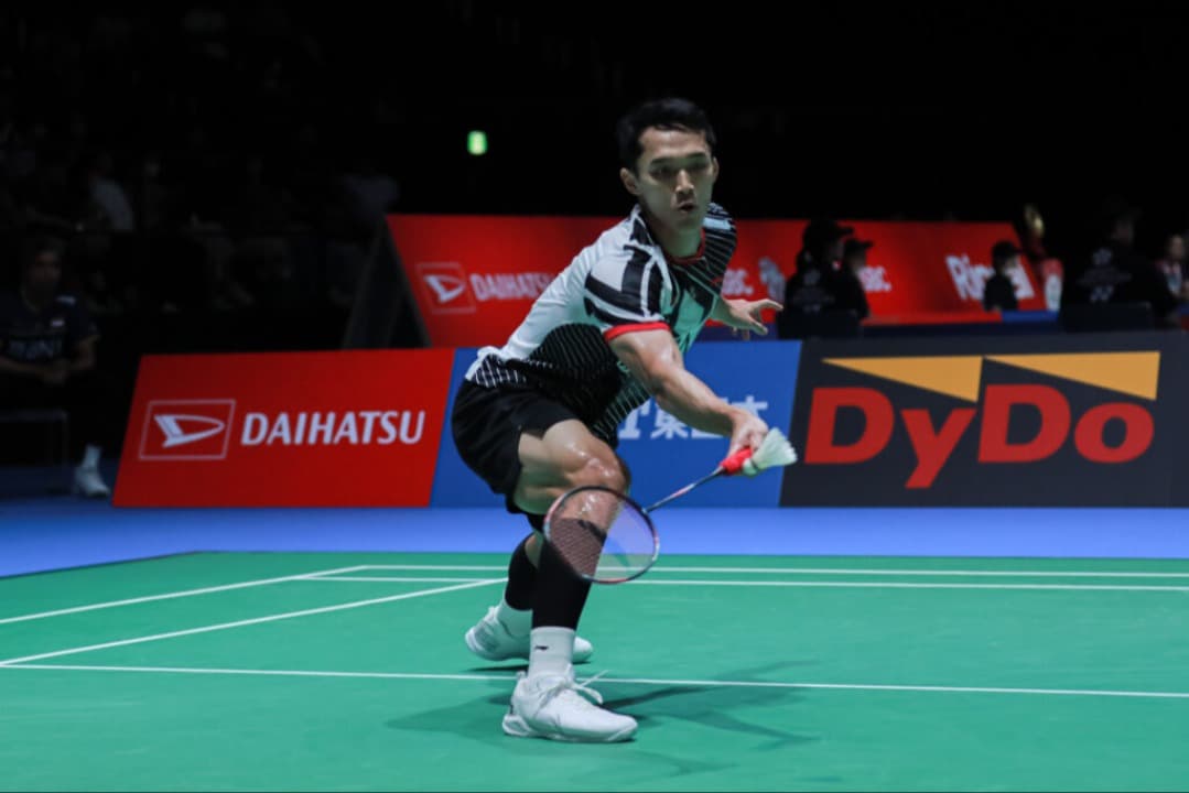 Terlambat Panas, Jonatan Gagal Bendung Dominasi Axelsen di Final Japan Open 2023