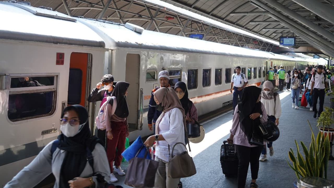 Naik Kereta Api Lebihi Tujuan Dihukum Denda dan Larangan Naik Kereta Api