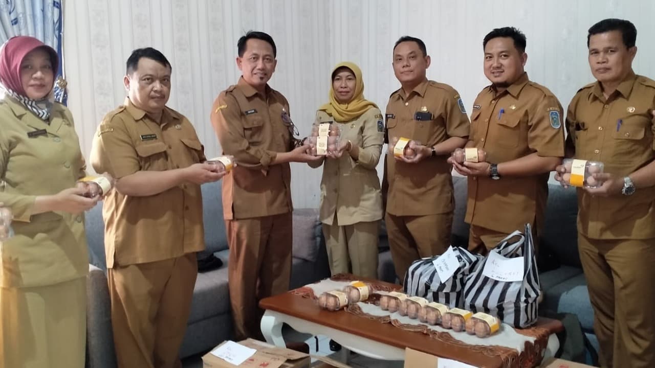 Tekan Stunting, Dinas PPKB Nganjuk Bagikan 1.200 Telur