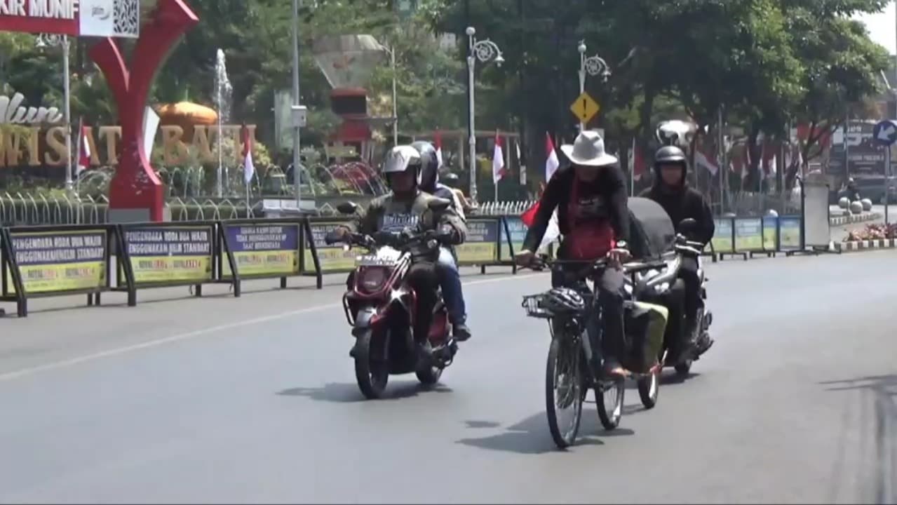 Menolak Lupa Tragedi Kanjuruhan, Warga Batu Gowes ke Jakarta Bawa Keranda Mayat