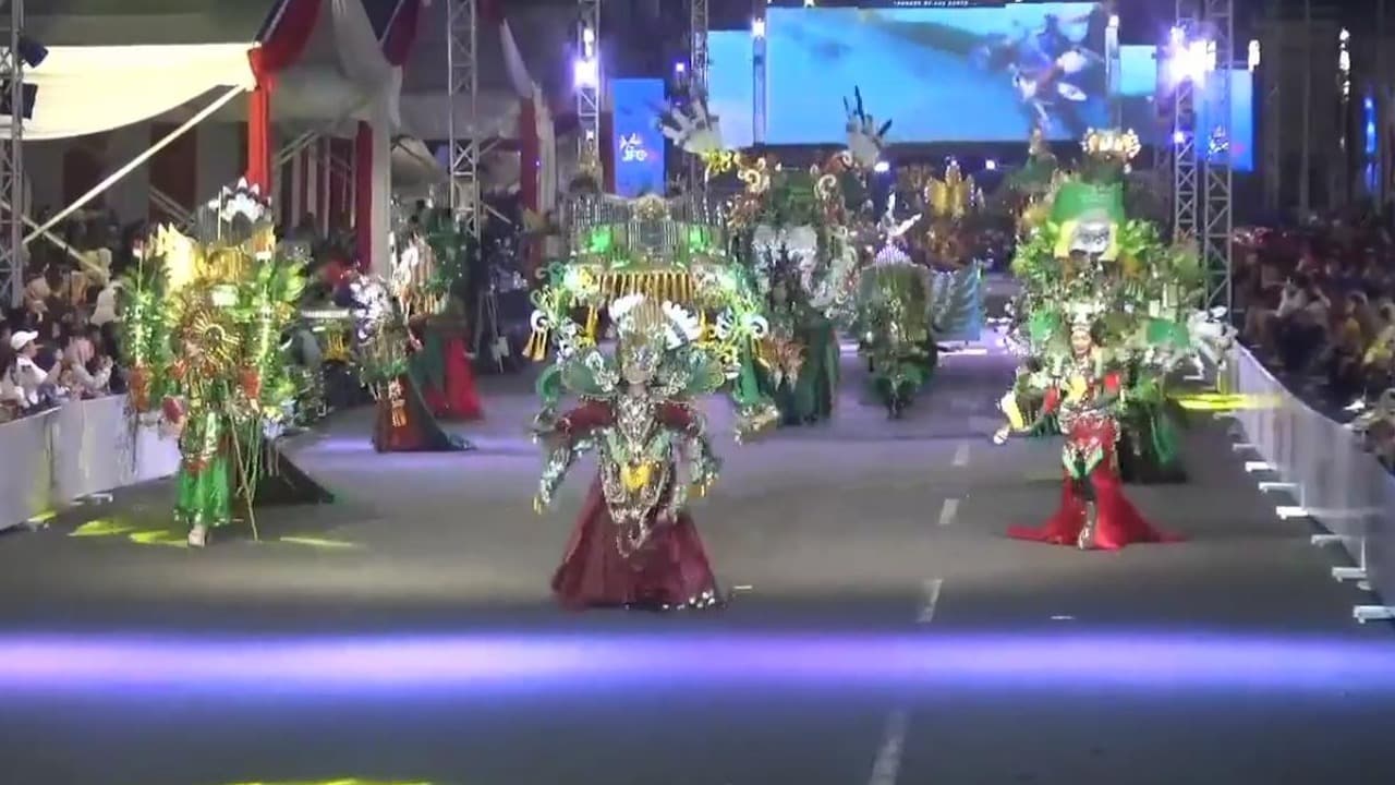 Putri Indonesia dan Puluhan Aktris Ibu Kota Ramaikan Jember Fashion Carnaval 2023