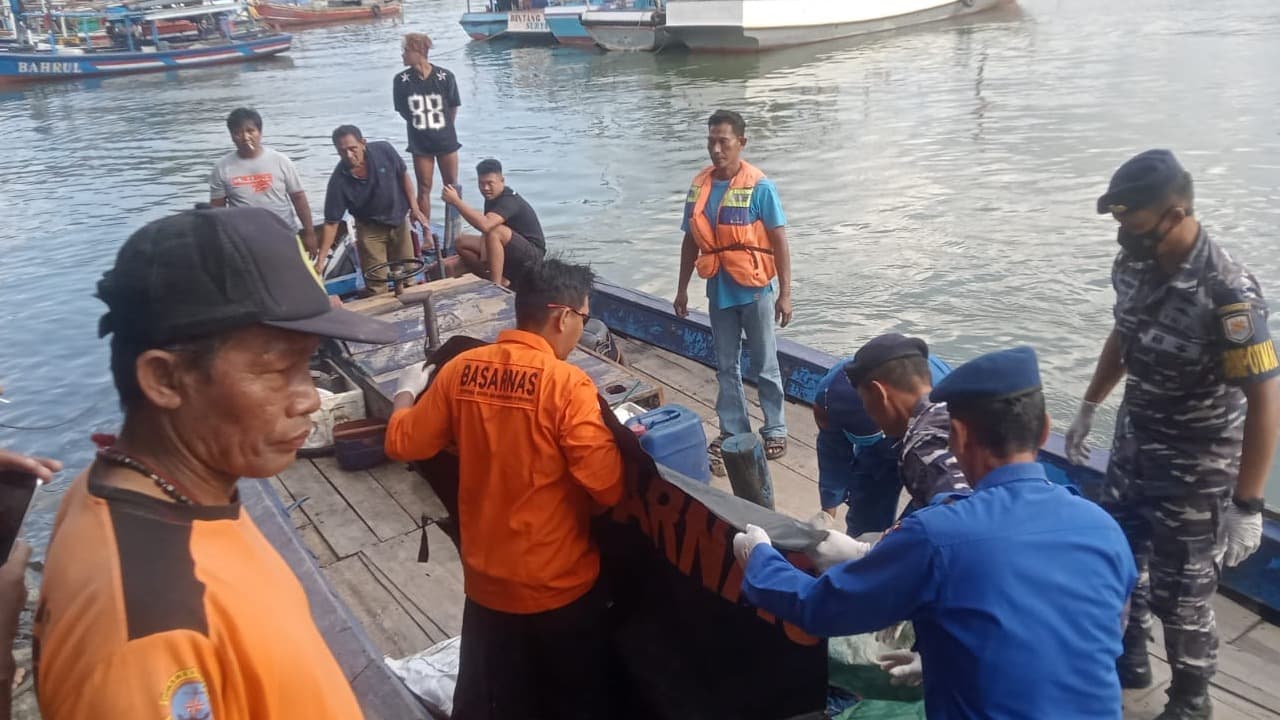 Tim SAR Gabungan Temukan 4 ABK Korban Tabrakan Perahu di Tulungagung