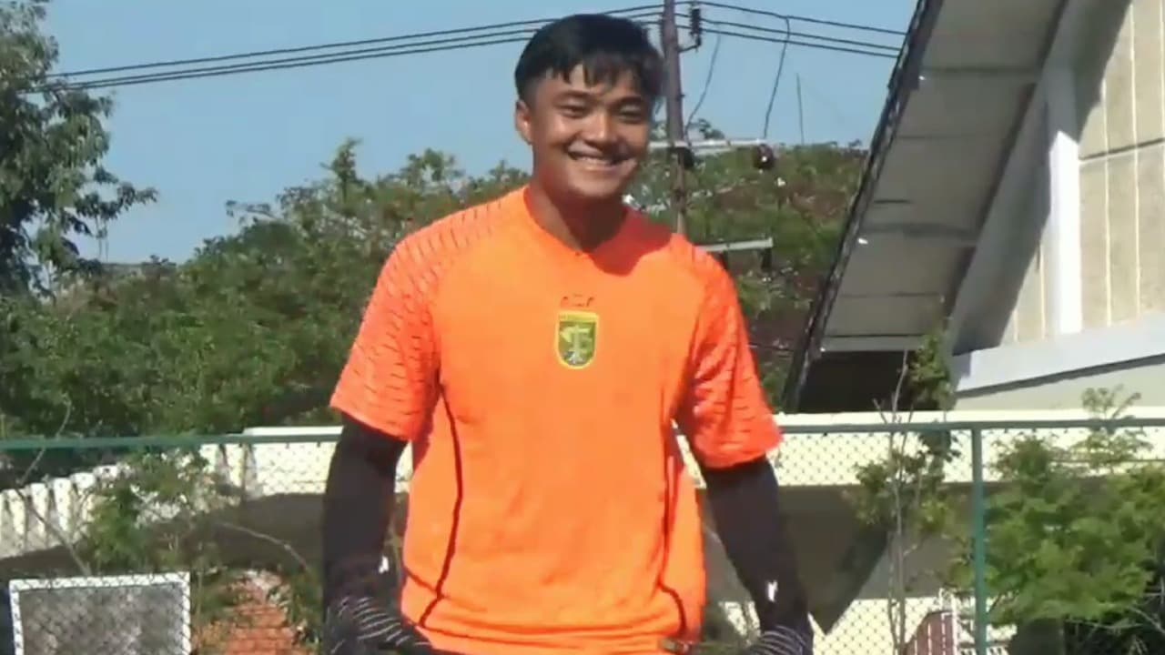 Dipanggil Timnas U-23, Kiper Persebaya Ernando Ari Absen Lawan Persita