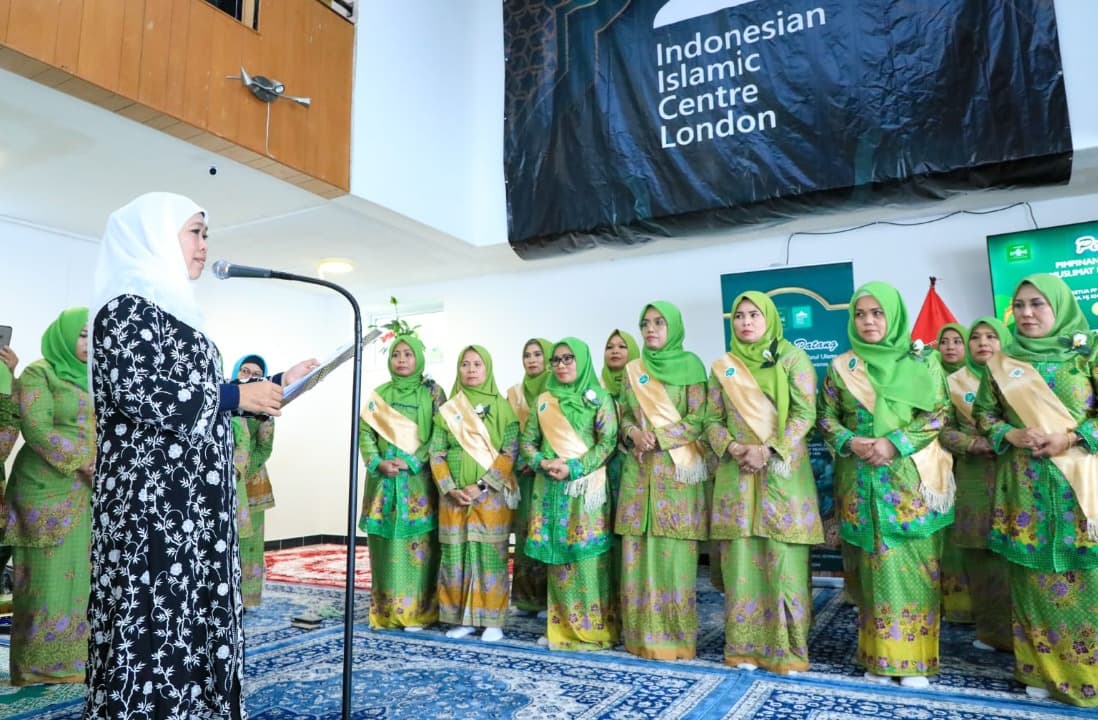 Lantik Pengurus PCI Muslimat NU UK, Khofifah Ajak Ikut Andil Merawat Jagat dan Membangun Peradaban
