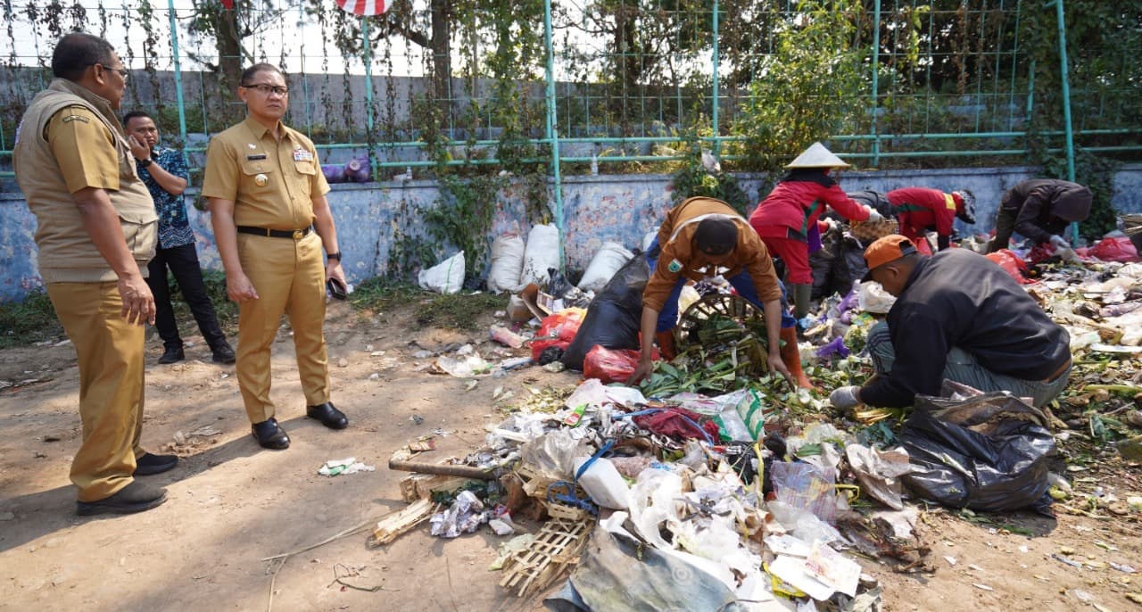 Pj. Wali Kota Batu Ajak Pedagang Sadari Manfaat Mengolah Sampah