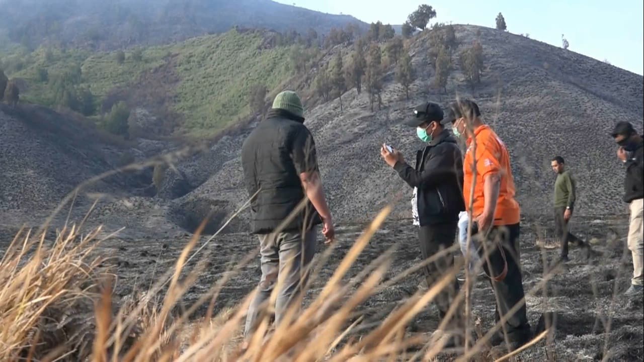 Polres Probolinggo Olah TKP Ulang Kebakaran di Bukit Teletubbies Akibat Flare Prewedding