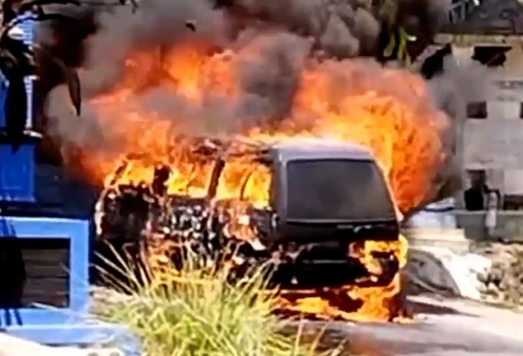 Diduga Angkut BBM Berlebihan, Suzuki Carry Terbakar di Madiun