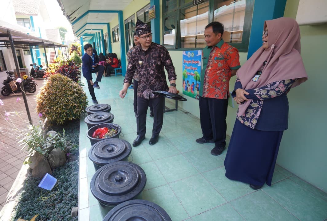 Pj Wali Kota Batu Dorong Guru dan Siswa Olah Sampah Ciptakan Lingkungan Sekolah Bersih