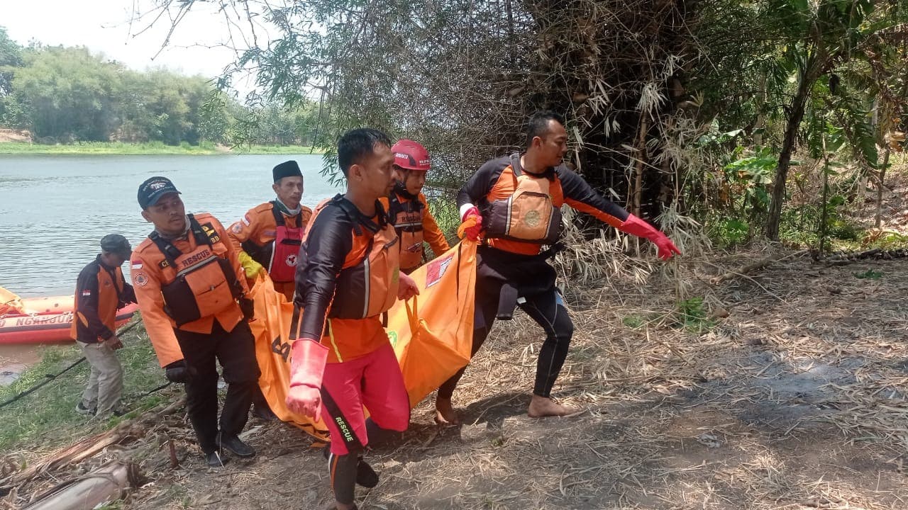 Pria yang Ceburkan Diri ke Sungai Brantas Ditemukan Meninggal Dunia