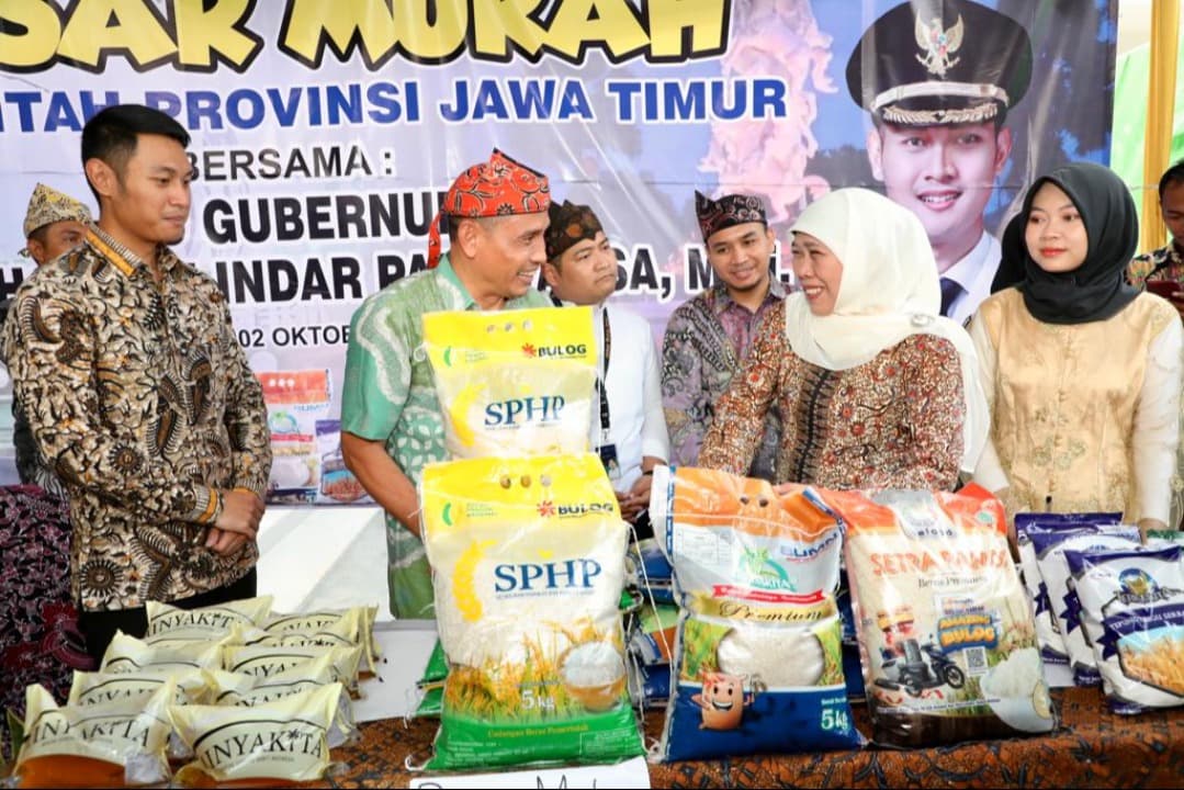 Gelar Pasar Murah dan Salurkan Bantuan di Tuban, Gubernur Khofifah: Upaya Stabilkan Harga Bahan Pokok