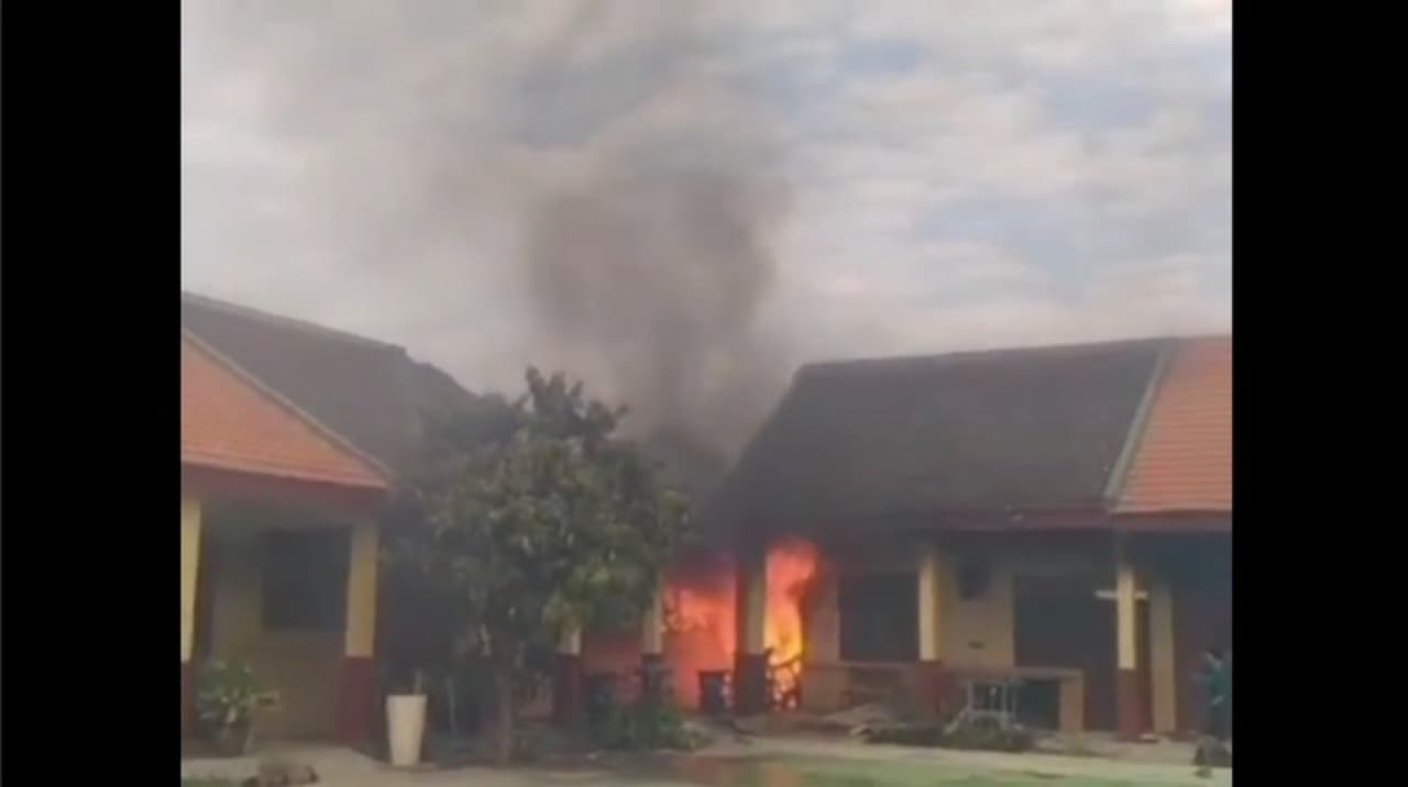 Kelas Terbakar, Siswa Berkebutuhan Khusus Belajar di Rumah