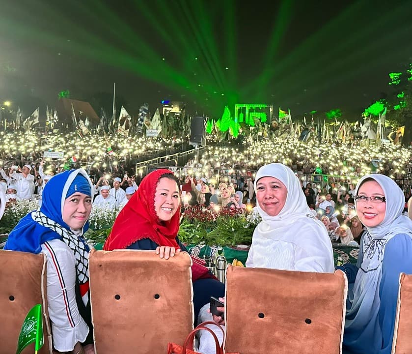 Lautan Jamaah Bersatu dalam Parade Sholawat Hari Santri 2023, Gubernur Khofifah: Teguhkan Semangat Majukan Bangsa