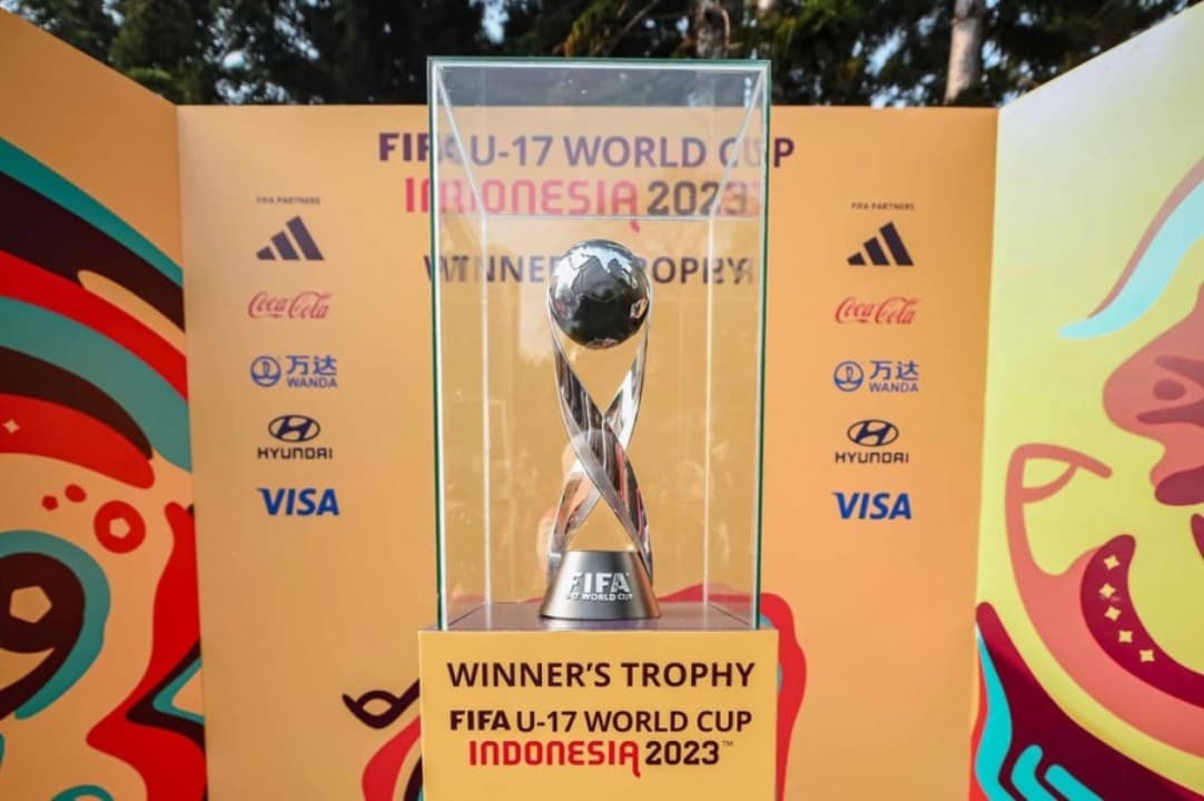 Erick Thohir Puji Kemeriahan Trophy Experience Piala Dunia U-17 2023 di Surabaya