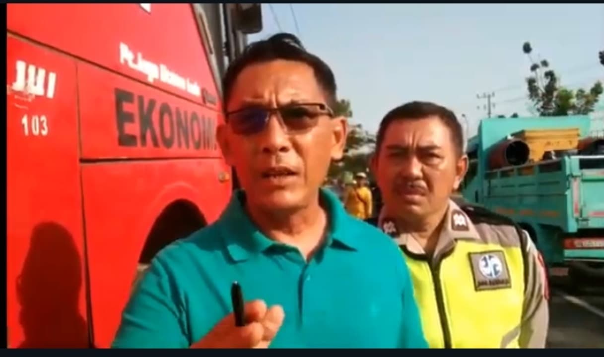 Terlibat Kecelakaan dengan Bus, Pengendara Motor di Tuban Langsung Tewas di TKP