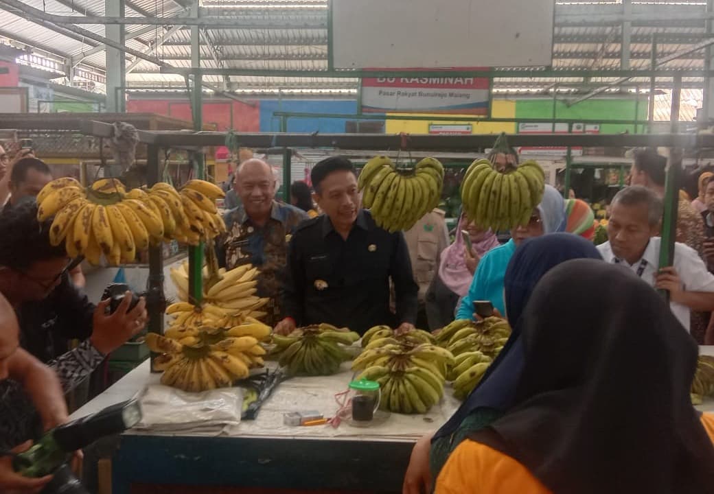 Pantau Harga di Pasar Bunul, Pj Walikota Malang: Harga Bahan Pokok Stabil