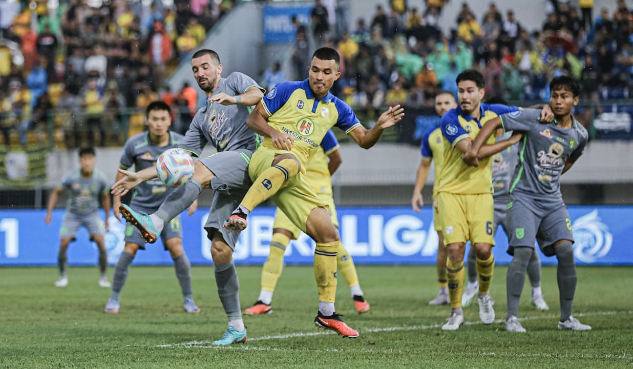 Gagal Bangkit, Persebaya Ditaklukkan Barito Putera 2-0