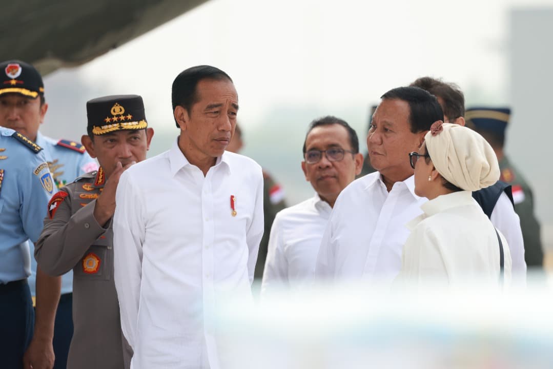 Survei Indikator: Publik Percaya Jokowi Plih Dukung Prabowo