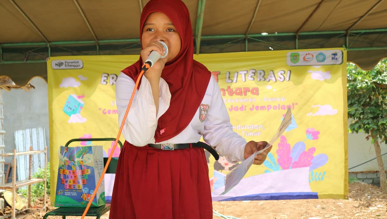 Erlangga Giat Literasi Keliling Nusantara Sambangi Trenggalek