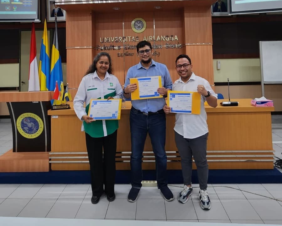 Dua Mahasiswa FEB Universitas Airlangga Dapat Penghargaan Internasional