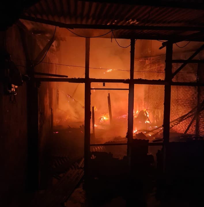 Ditinggal ke Pasar, Rumah Penjual Lontong Balap Ludes Terbakar