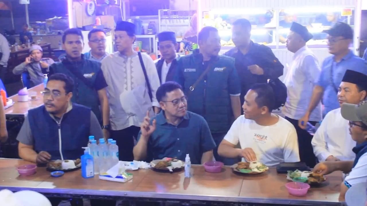 Makan Malam di Taman Bungkul, Cak Imin Janji Beri Modal Pelaku UMKM